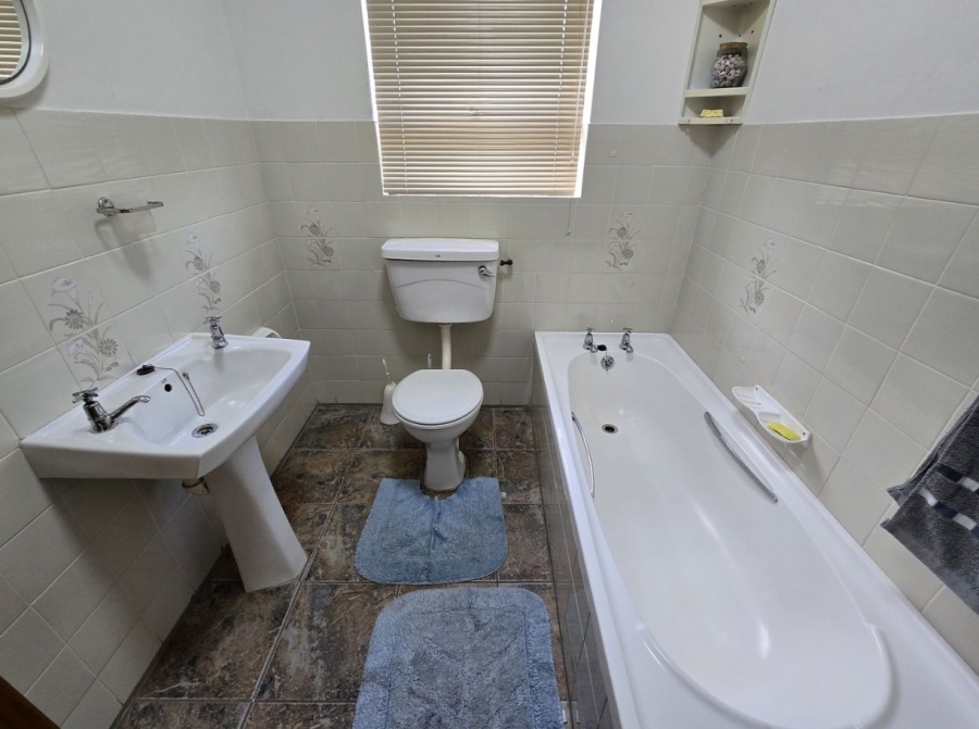 4 Bedroom Property for Sale in Noorsekloof Eastern Cape